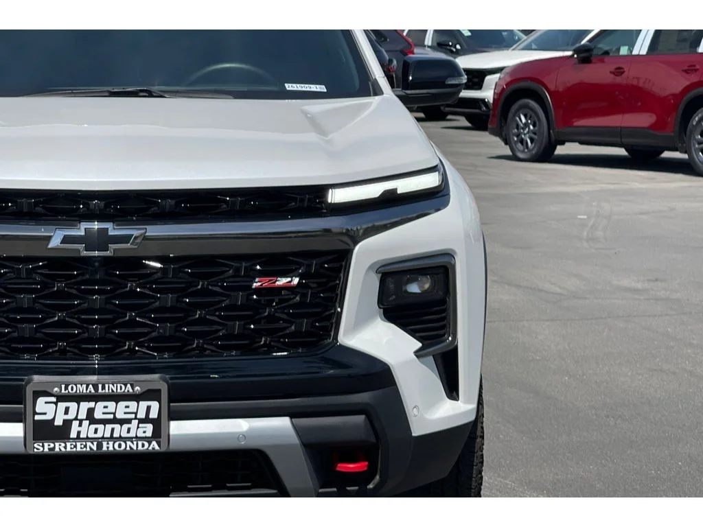 Used 2025 Iridescent Pearl Tricoat Chevrolet AWD Z71 image 52