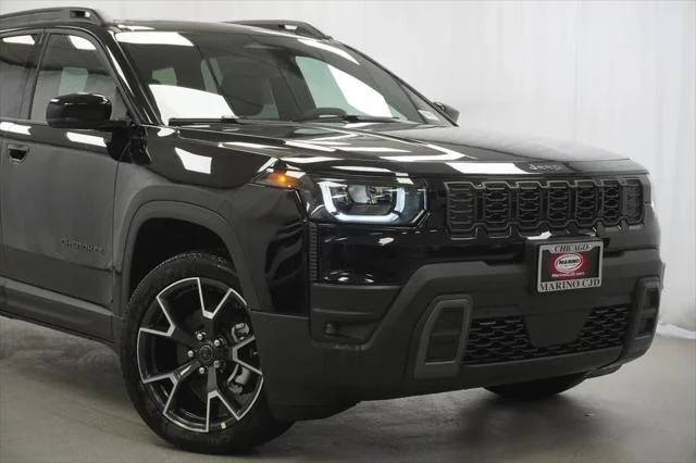 New 2026 Diamond Black Crystal Pearl-Coat Exterior Paint Jeep Overland image 3