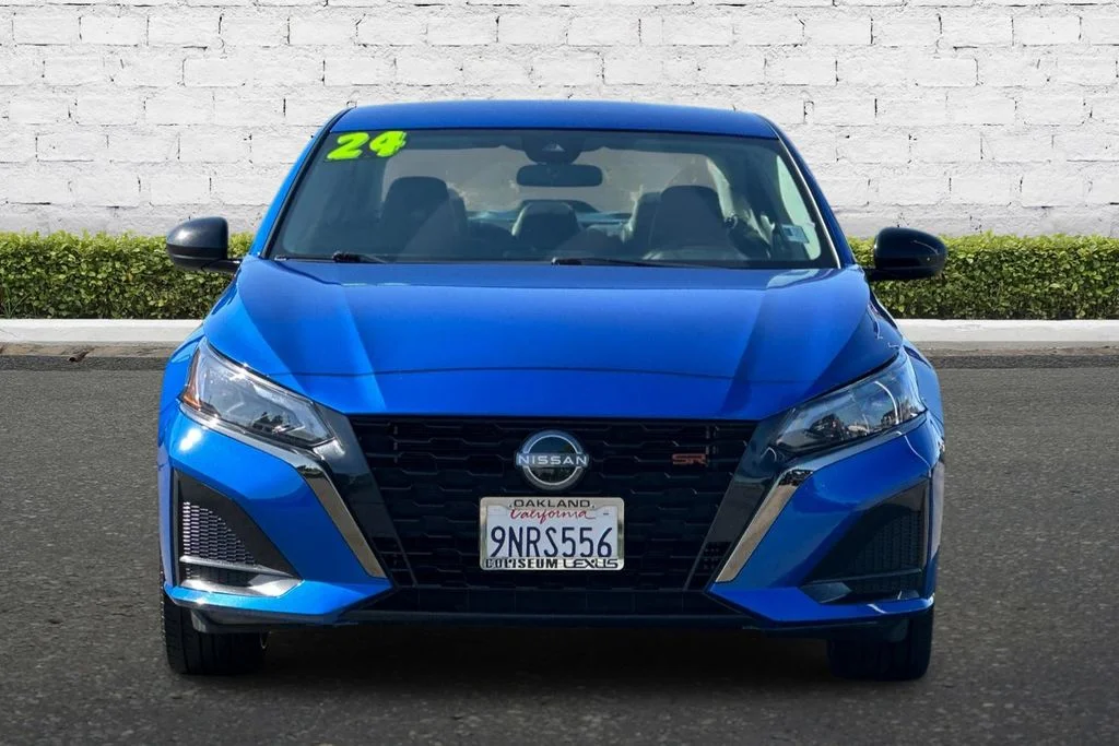 2025 Nissan Altima SR - Photo 9