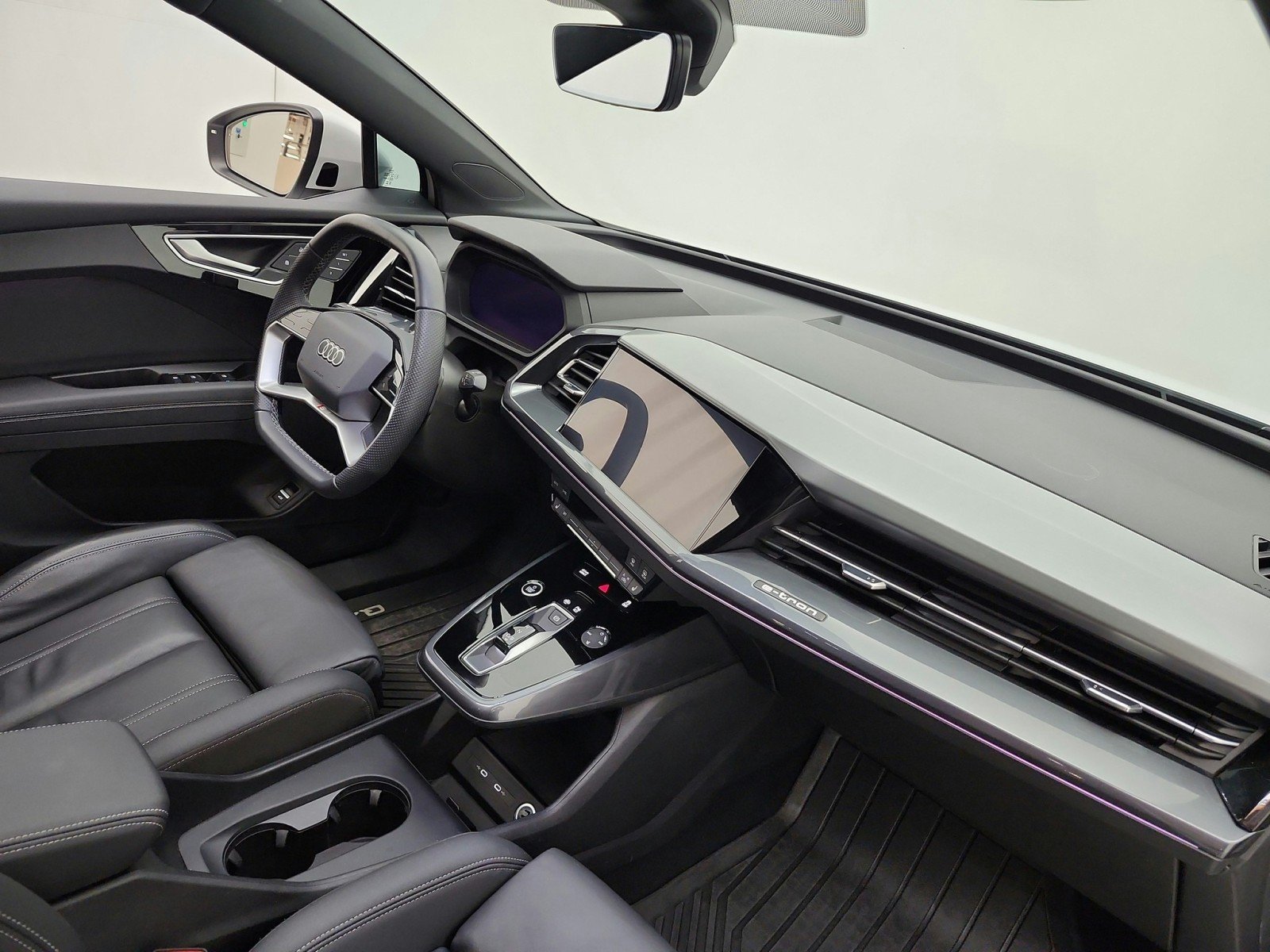 Used 2024 Glacier White Metallic Audi Premium Plus 55 quattro image 18