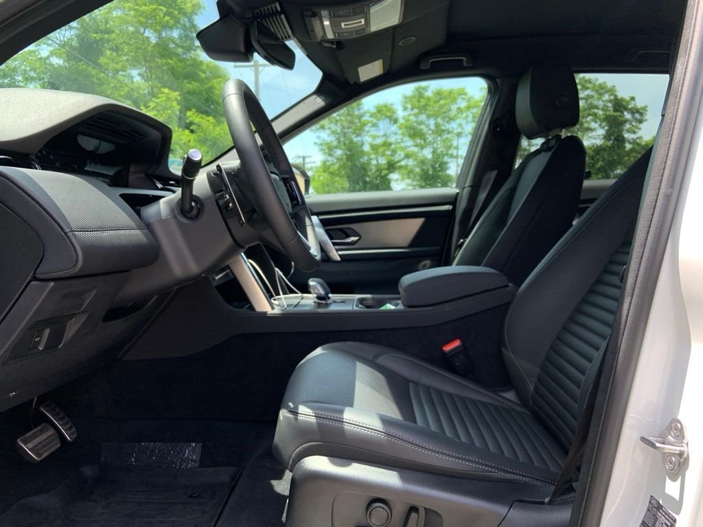 Used 2024 White Land Rover SE image 14