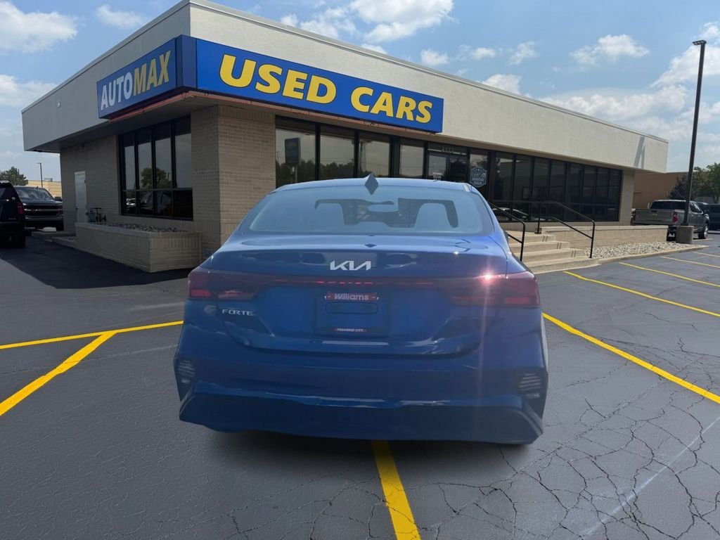 Used 2023 Deep Sea Blue Kia LXS image 6