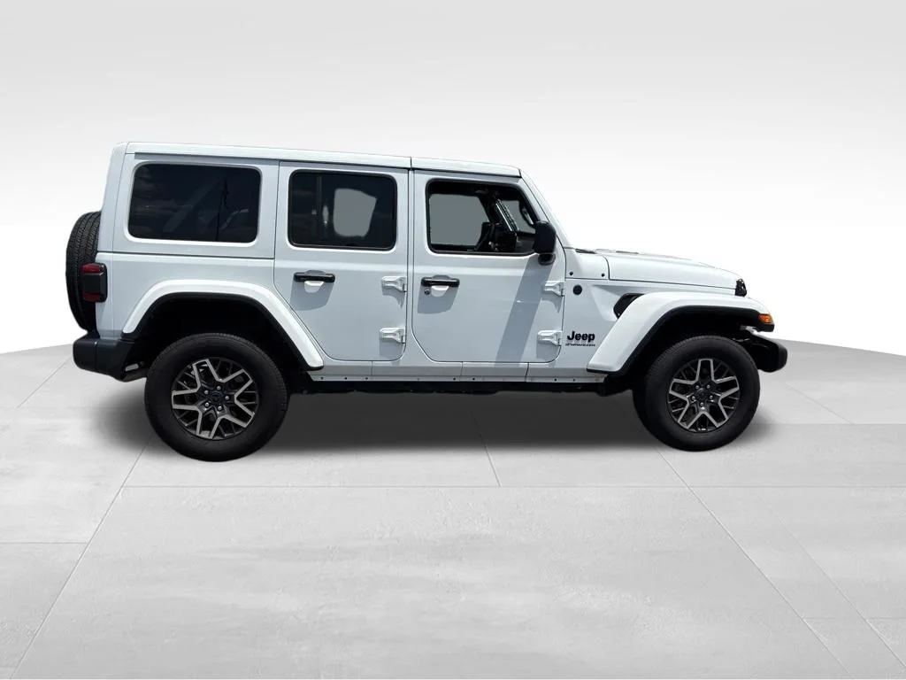 Used 2025 White Jeep Sahara image 7