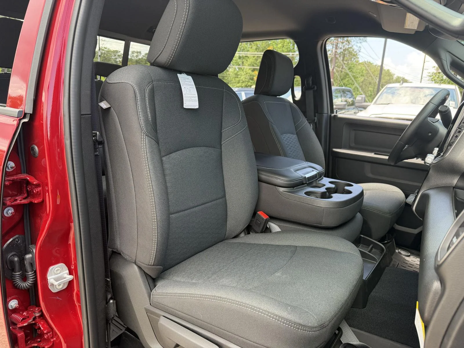New 2026 Molten Red Pearl-Coat Exterior Paint RAM Tradesman image 20
