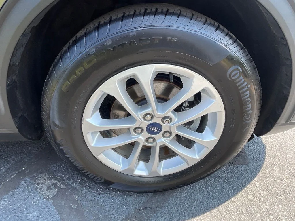 Used 2020 Gray Ford SE image 30