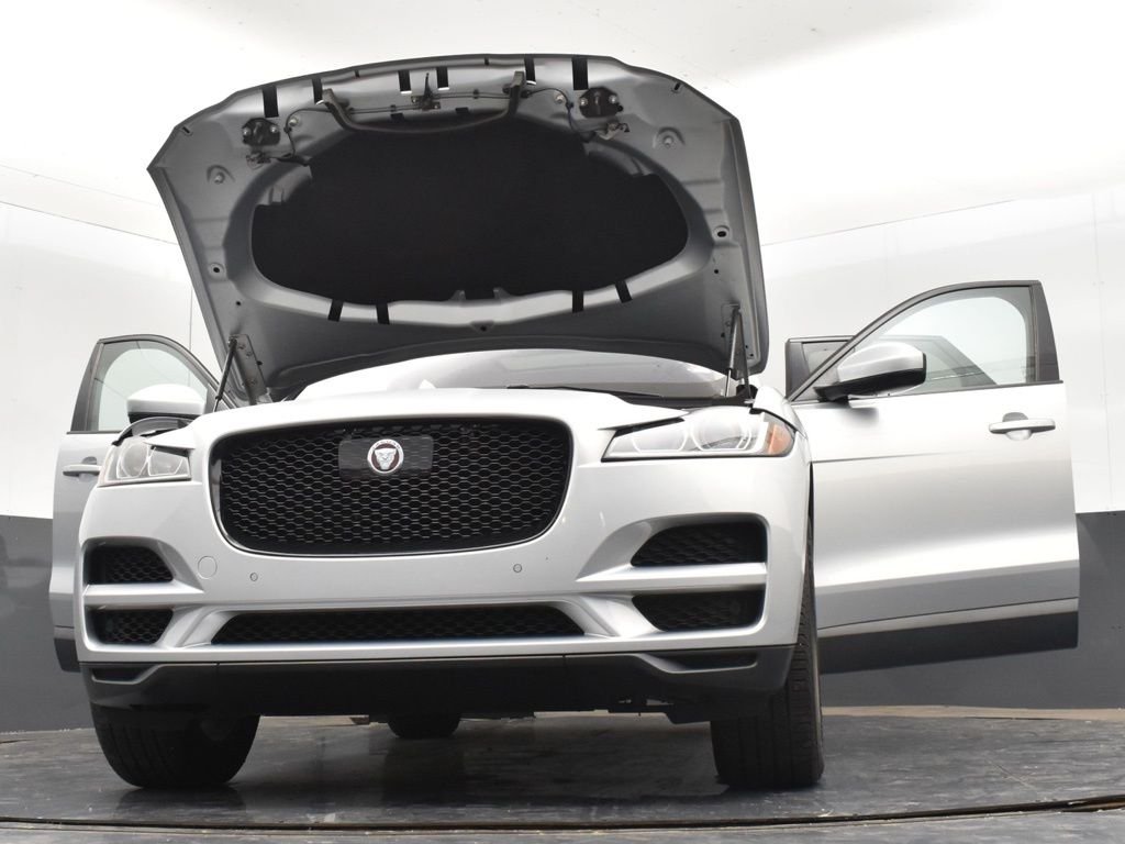 Used 2019 Silver Jaguar 25t Premium image 38