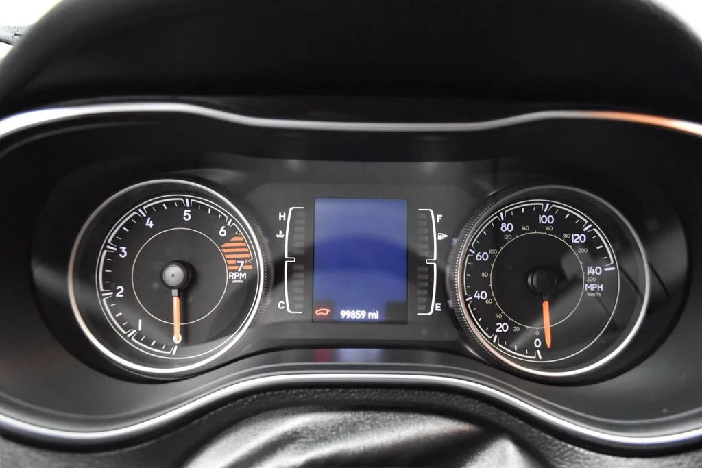 Used 2019 Black Jeep Latitude image 7