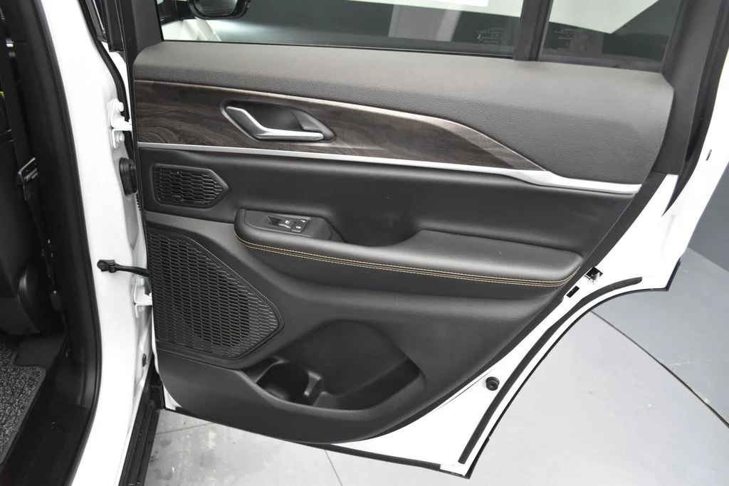 New 2026 Bright White Clearcoat Jeep  image 36