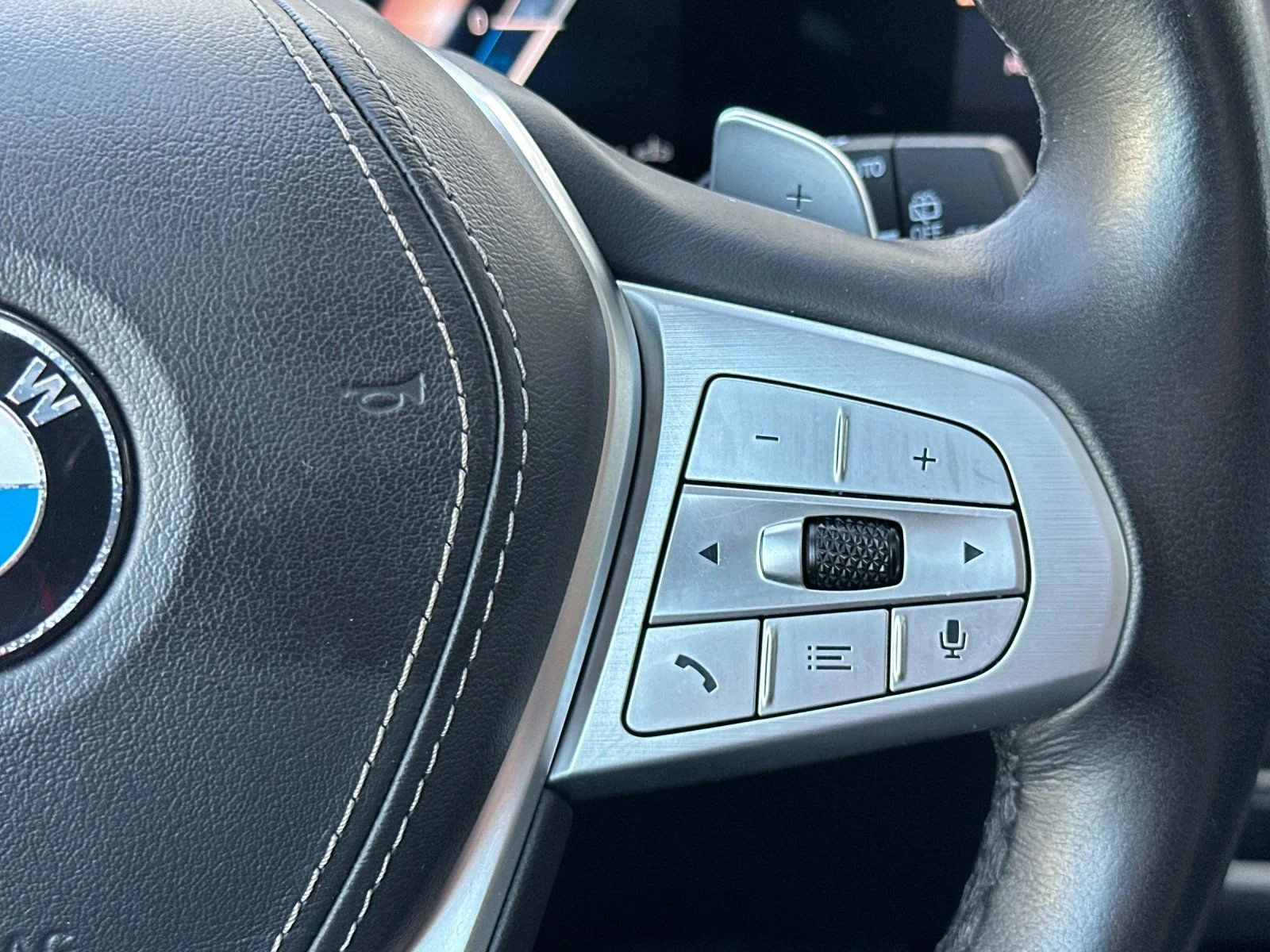 Used 2025 White BMW xDrive40i image 30