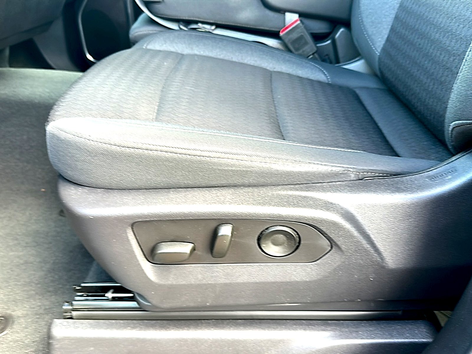 Used 2025 Titanium Rush Metallic GMC Elevation image 15