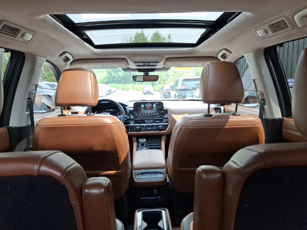 Used 2023 White Nissan Platinum image 10
