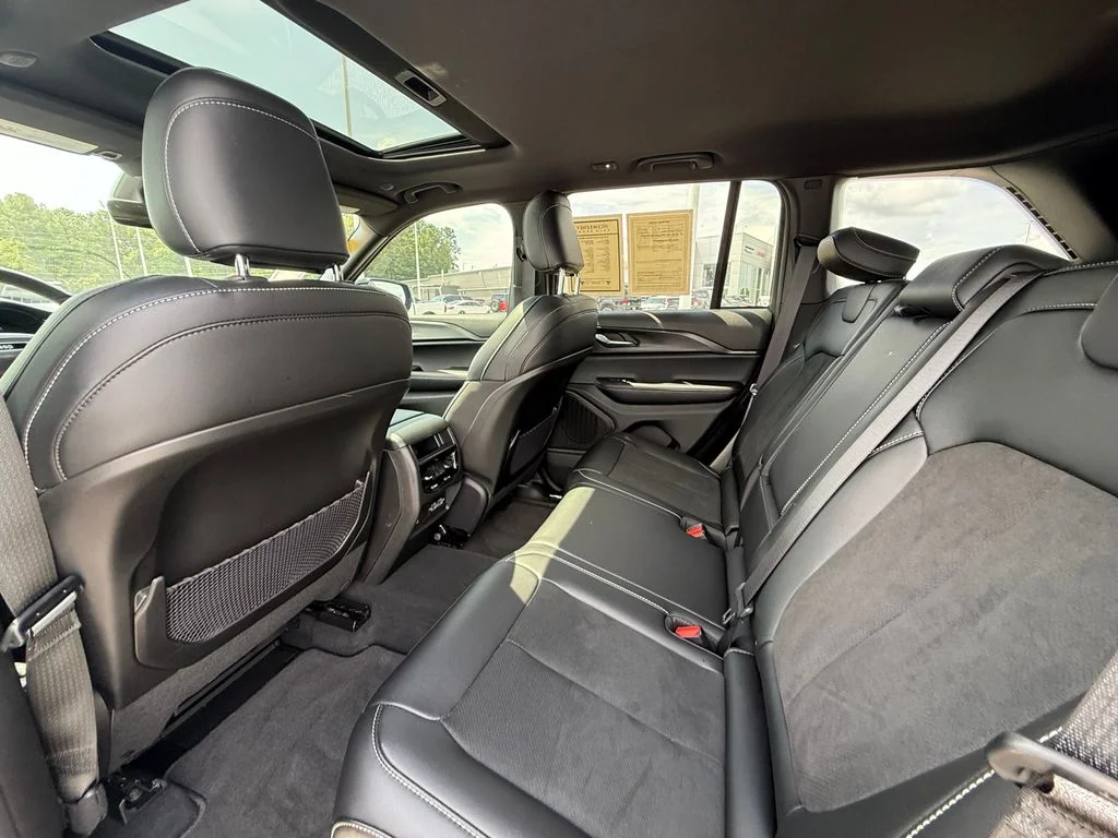 Used 2025  Jeep Altitude X image 22