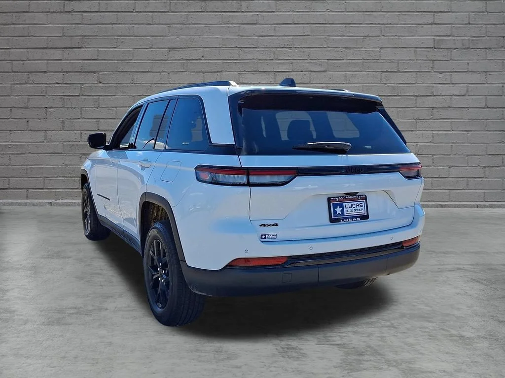 Used 2024 Bright White Clearcoat Jeep Altitude X image 9