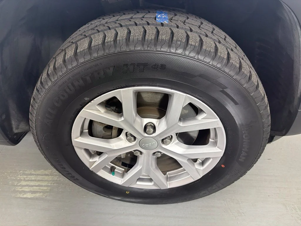 Used 2022 White Jeep Limited image 11