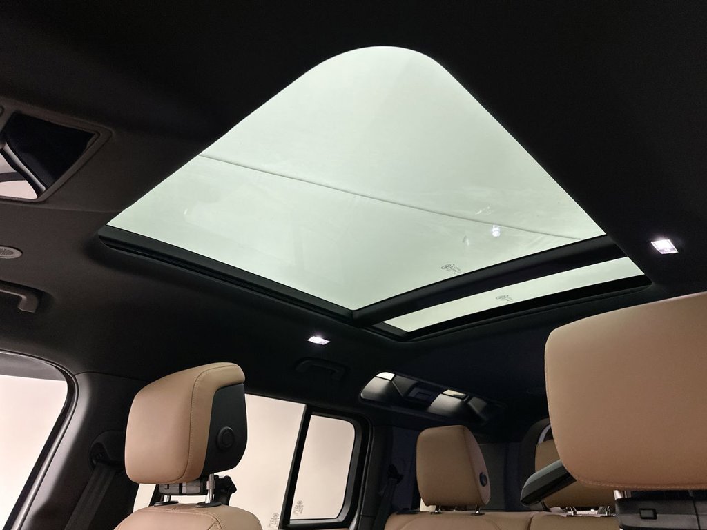 New 2026 Fuji White Land Rover X-Dynamic SE image 11
