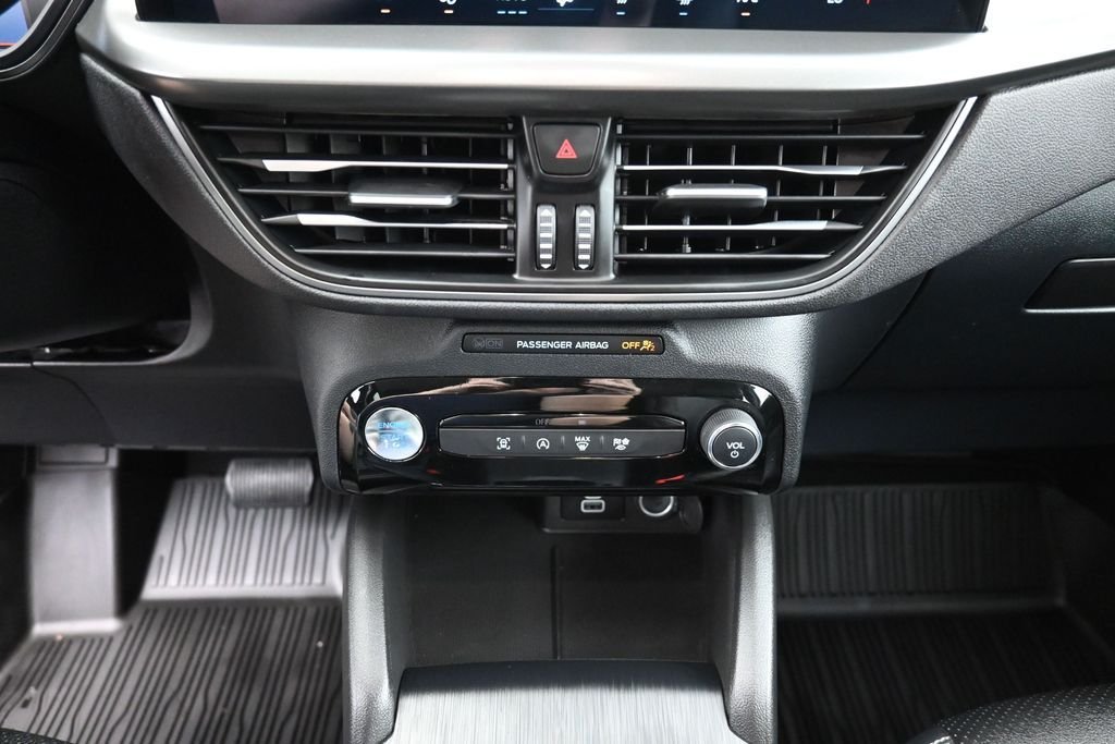 Used 2025 Silver Ford Active image 27