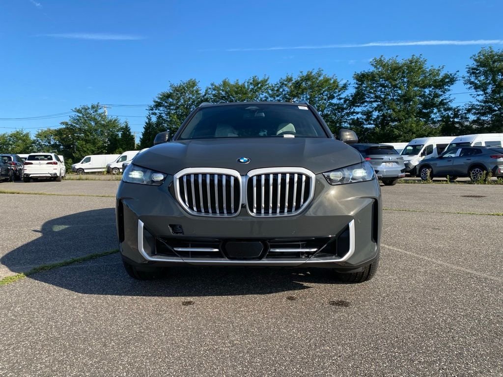 New 2026 Dravit Grey Metallic BMW xDrive40i image 2