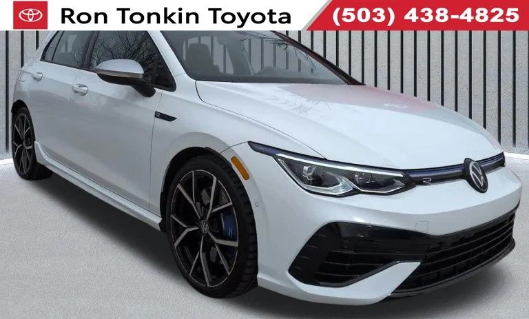 Used 2024 Pure White Volkswagen 2.0T image 1