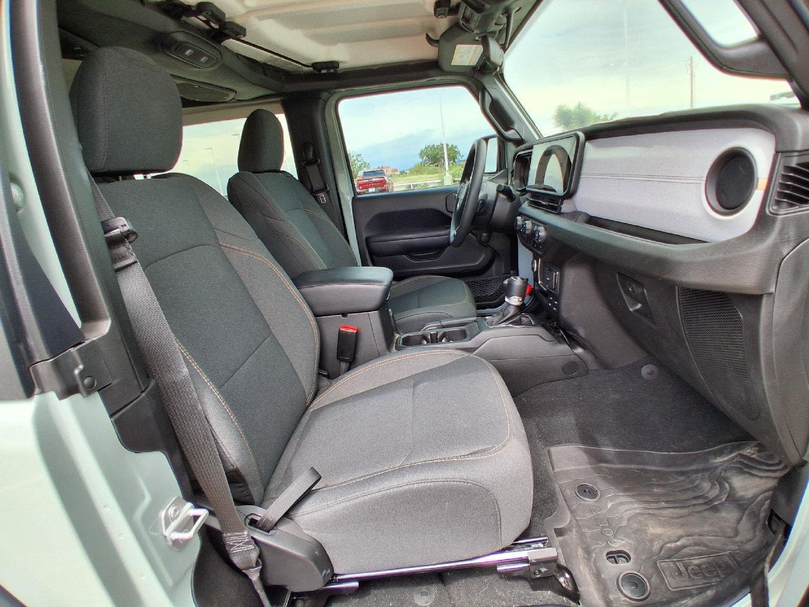 Used 2024 Earl Clearcoat Jeep Sport image 18