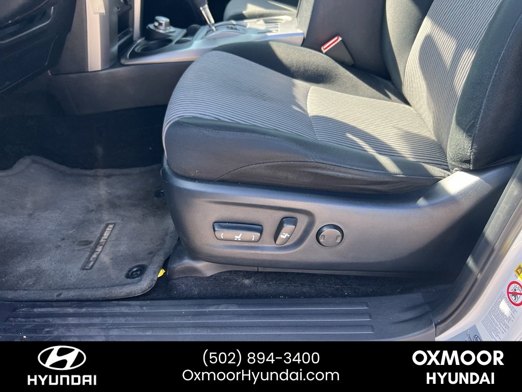 Used 2016 Super White Toyota SR5 image 10