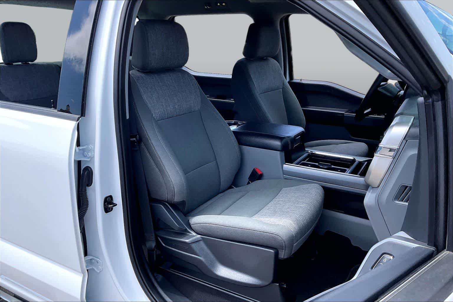 Used 2024 Oxford White Ford XLT image 9
