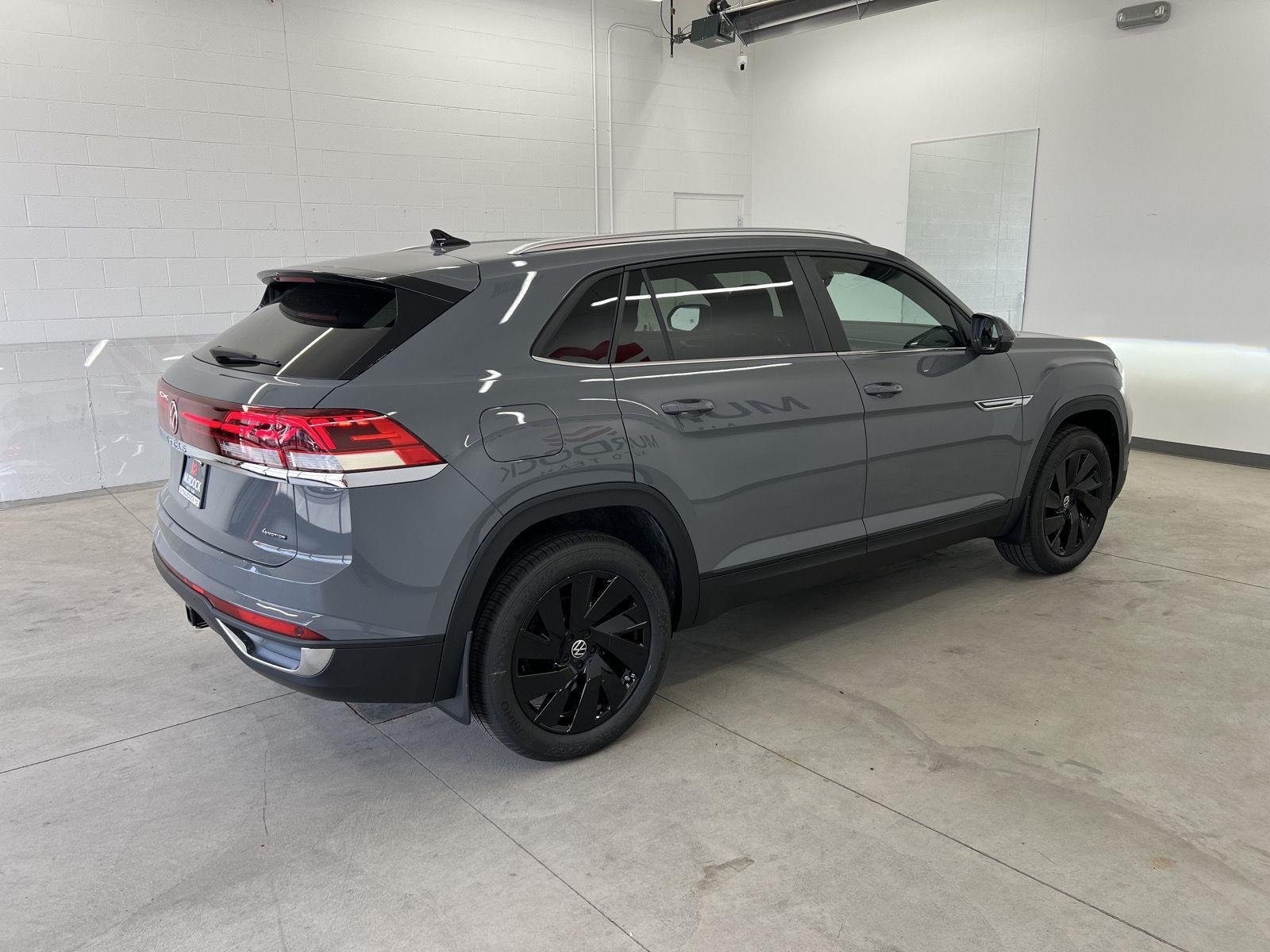 New 2026 pure gray Volkswagen 2.0T SE w/Technology image 4