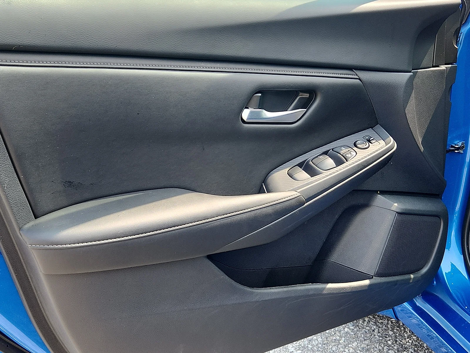 Used 2023 Electric Blue Metallic Nissan SV image 11
