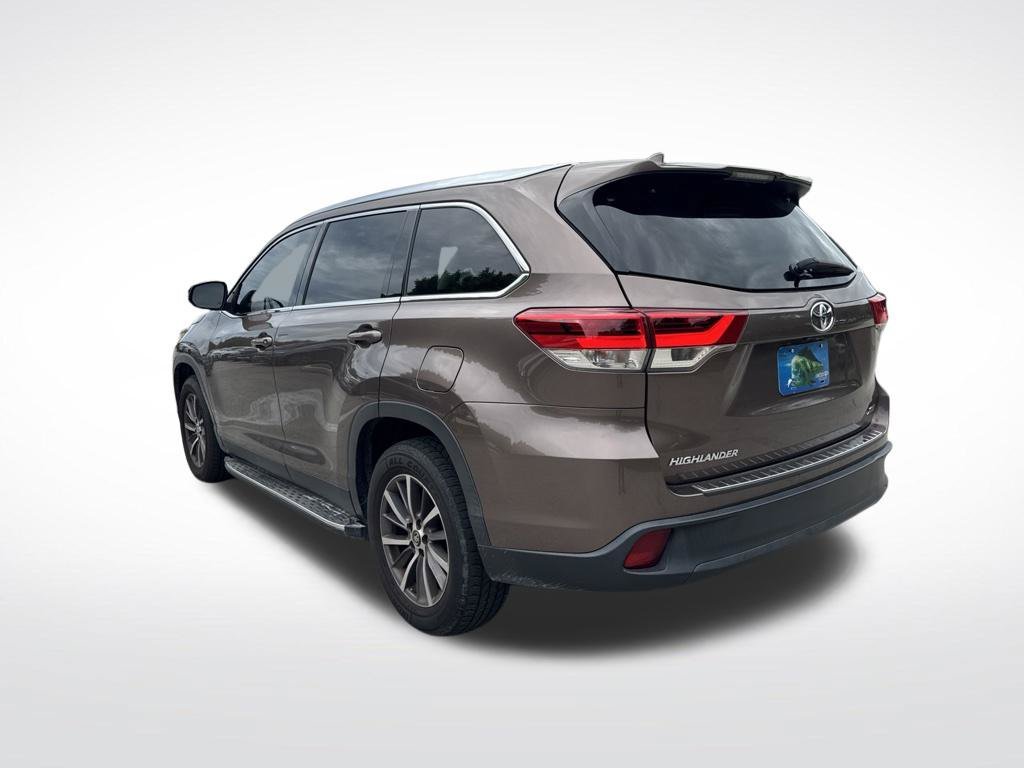 Used 2019 Brown Toyota XLE image 6