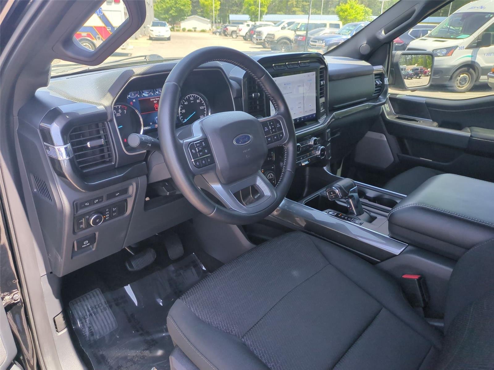 Used 2022 Agate Black Metallic Ford XLT image 19