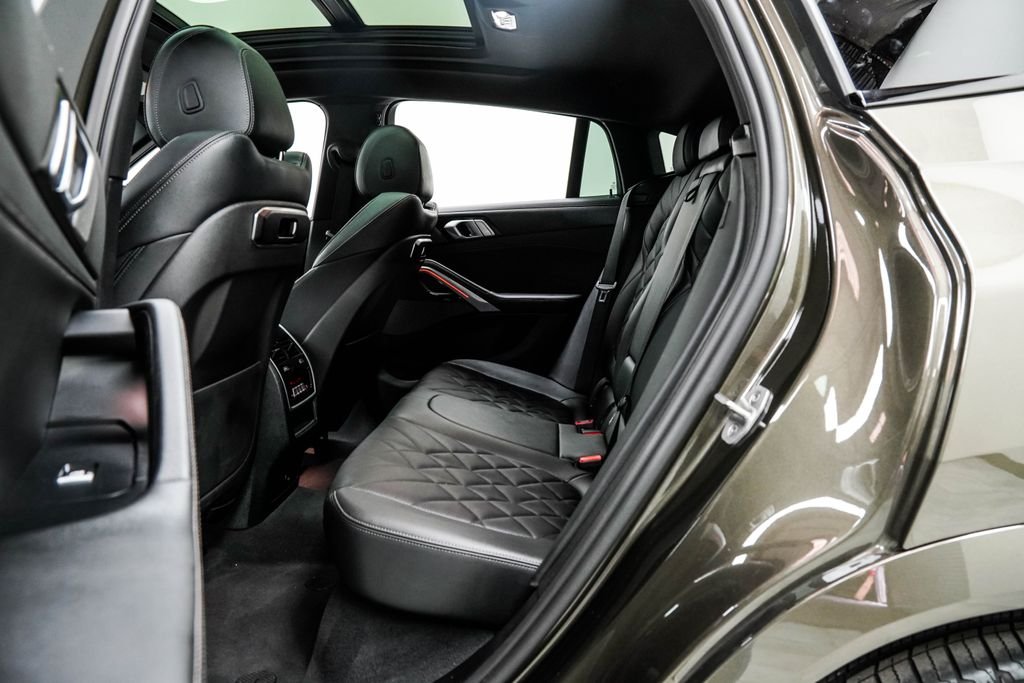 Used 2024 Green BMW xDrive40i image 15