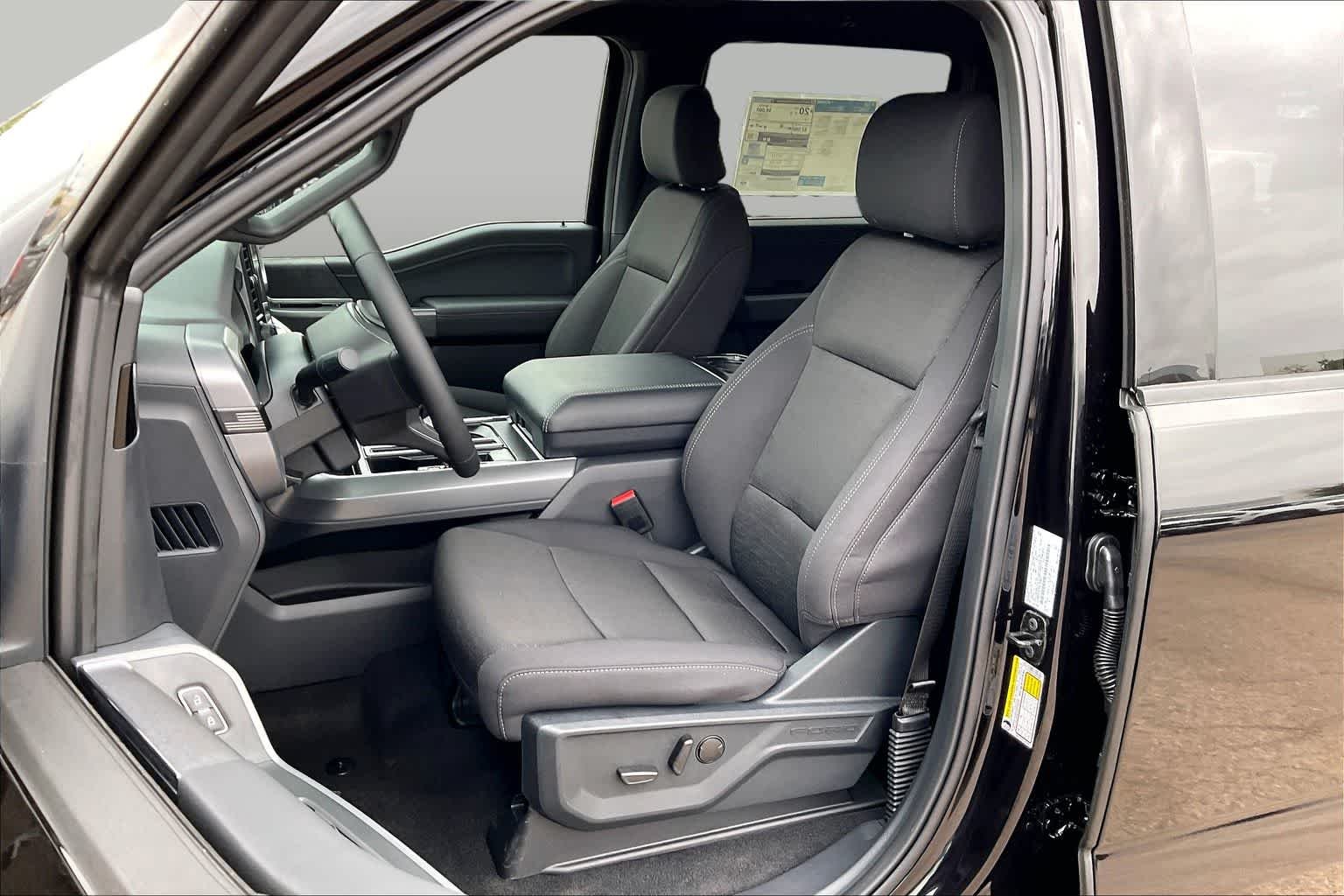 New 2026 Agate Black Metallic Ford XLT image 9