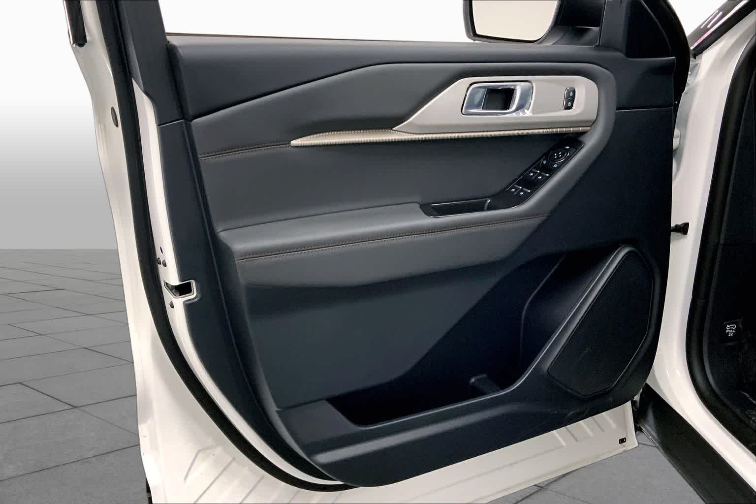 New 2026 Star White Metallic Tri-Coat Ford Active image 10