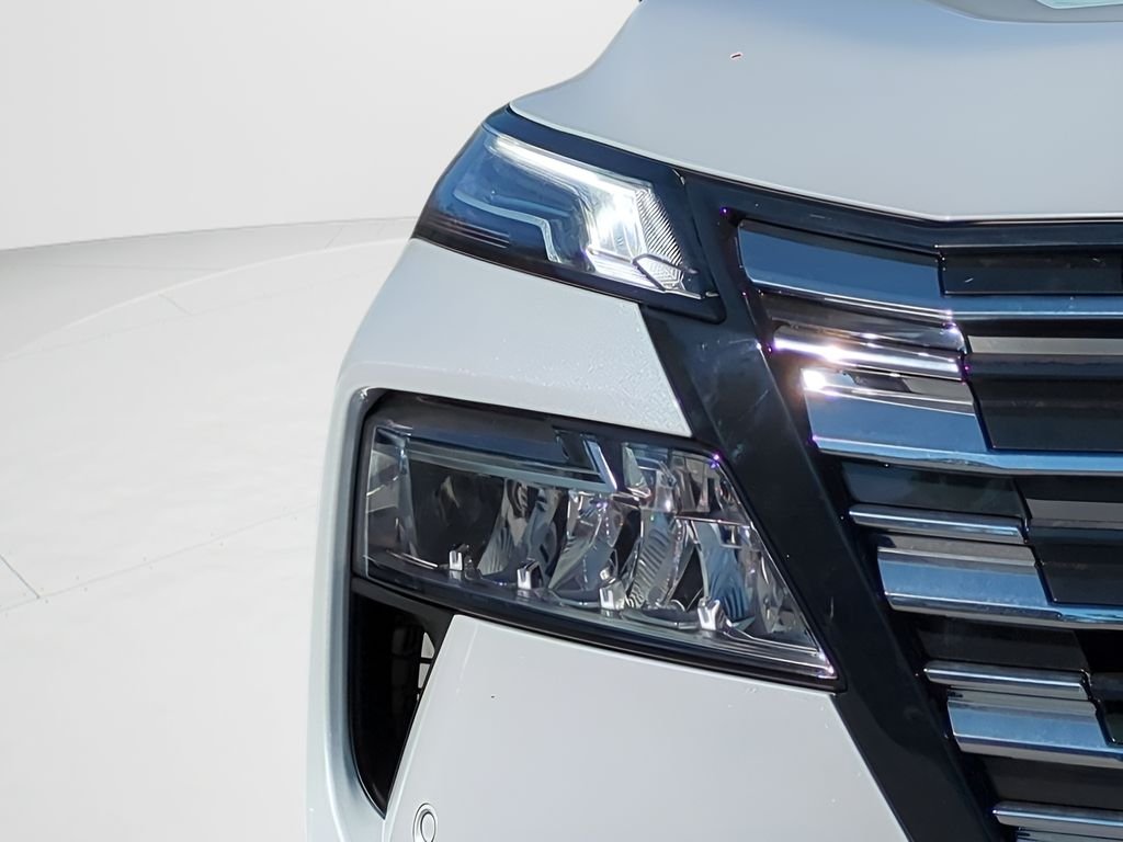 New 2026 White Nissan Platinum image 10