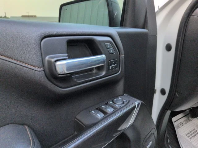 Used 2021 Summit White GMC  image 11
