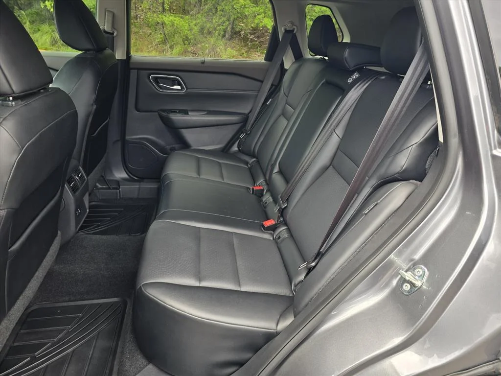 Used 2021 Gray Nissan SV image 10