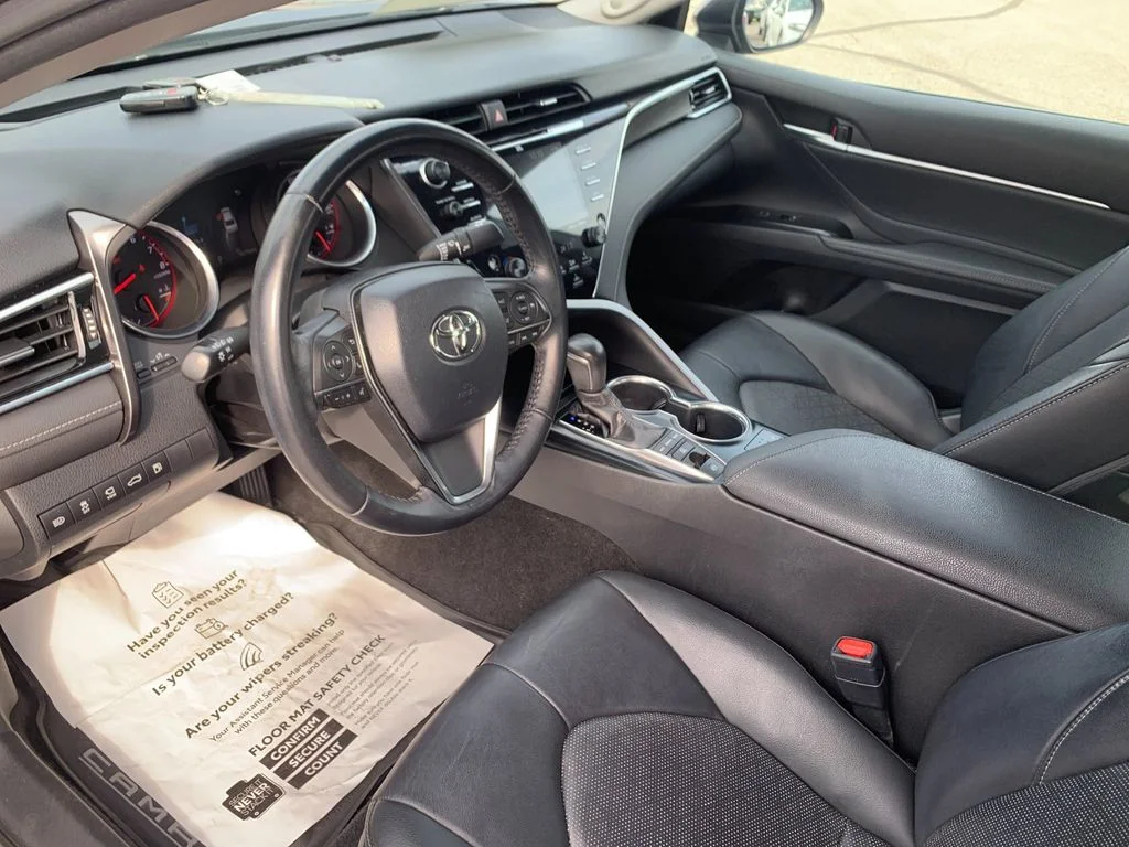 Used 2018 Gray Toyota XSE V6 image 11