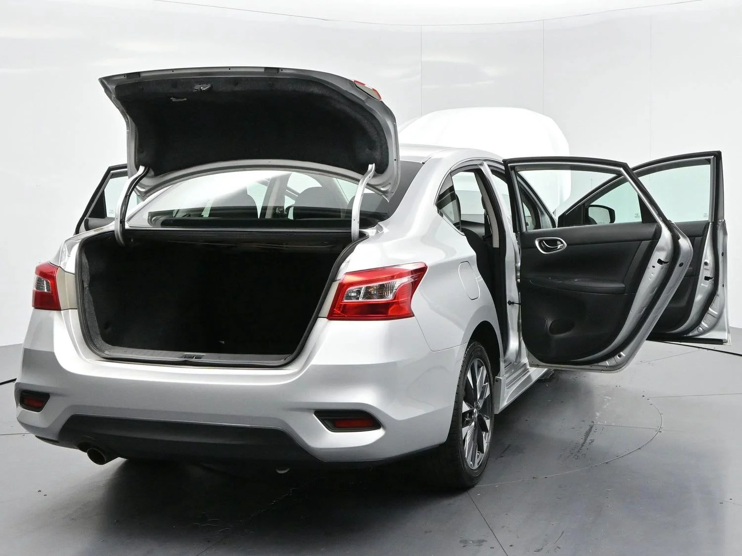 Used 2017 Brilliant Silver Nissan SR Turbo image 43