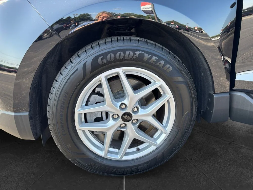 Used 2024 Black Metallic Ford SEL image 14