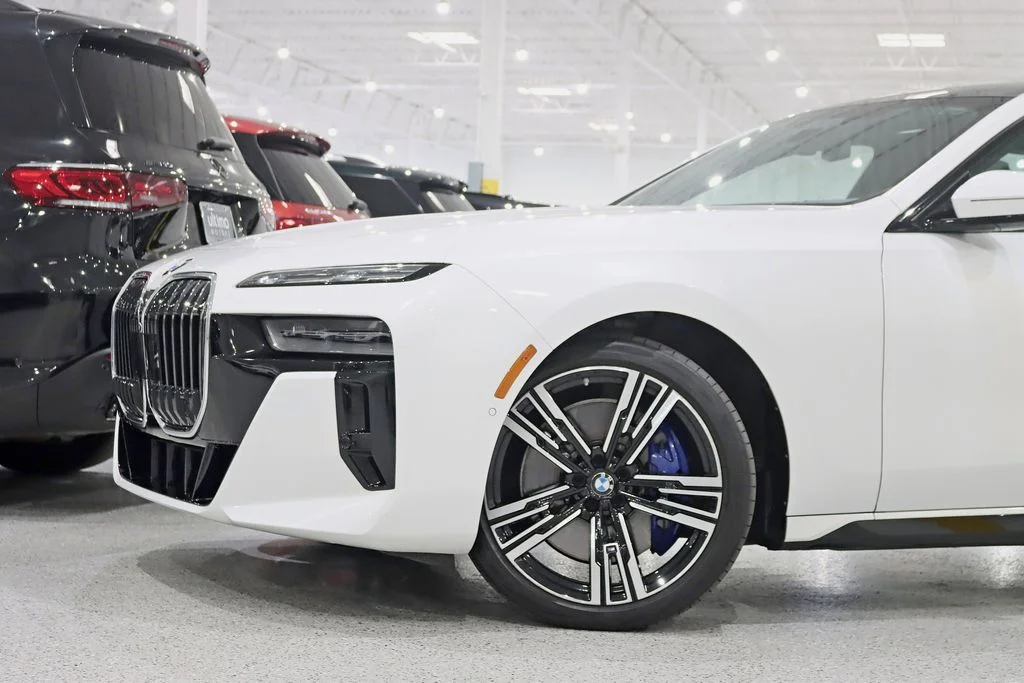 Used 2024 White BMW 760i xDrive image 2