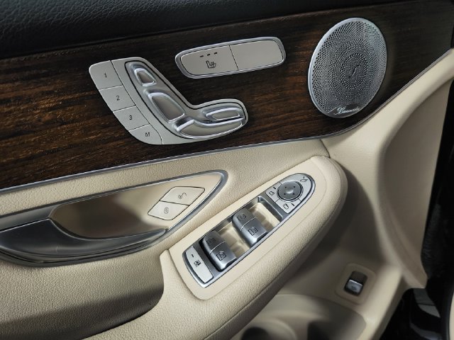2020 Mercedes-Benz GLC GLC300 - Photo 11