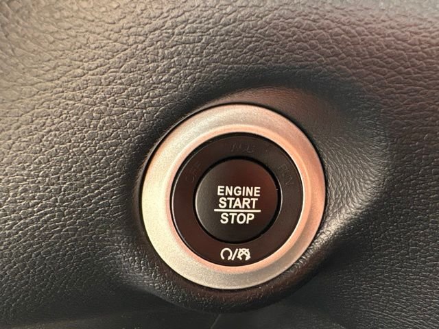 Used 2025 Black Chrysler Select image 19