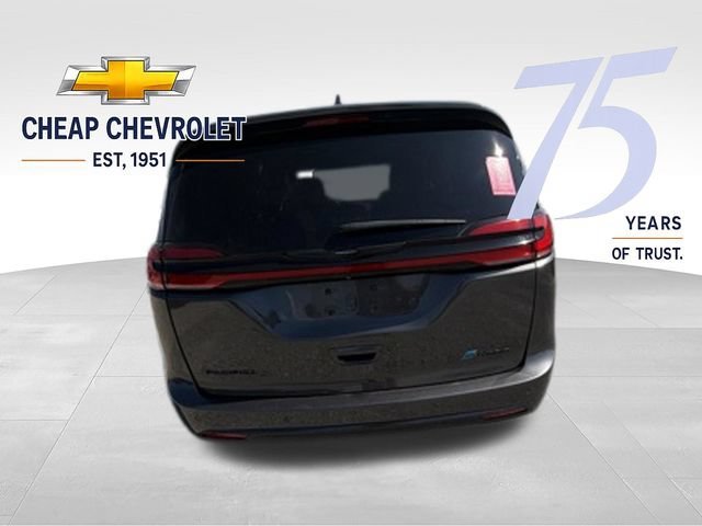 Used 2022 Gray Chrysler Hybrid Touring L image 5