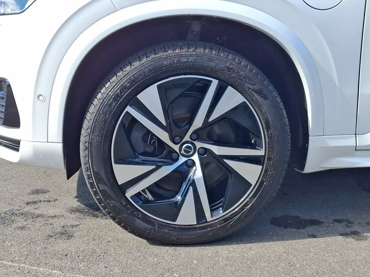 Used 2022 White Volvo R-Design image 29