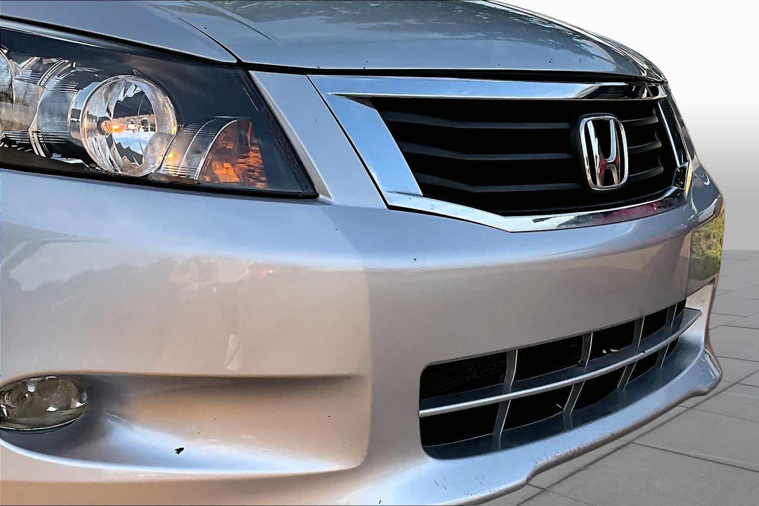 Used 2009 Alabaster Silver Metallic Honda EX-L image 27