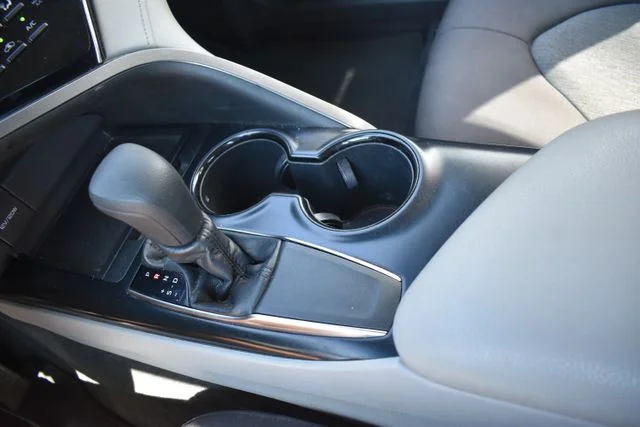 Used 2018 Silver Toyota LE image 28
