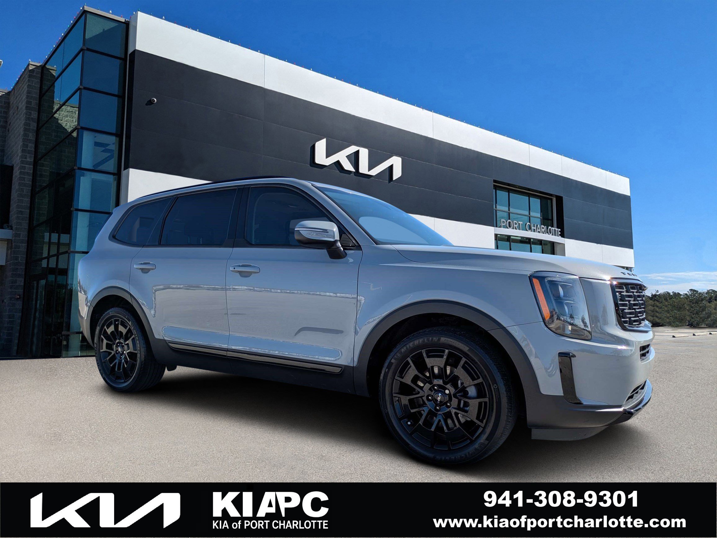 Certified Used 2022 Wolf Gray Kia EX image 1