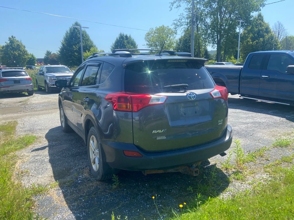 Used 2014 Magnetic Gray Metallic Toyota XLE image 4