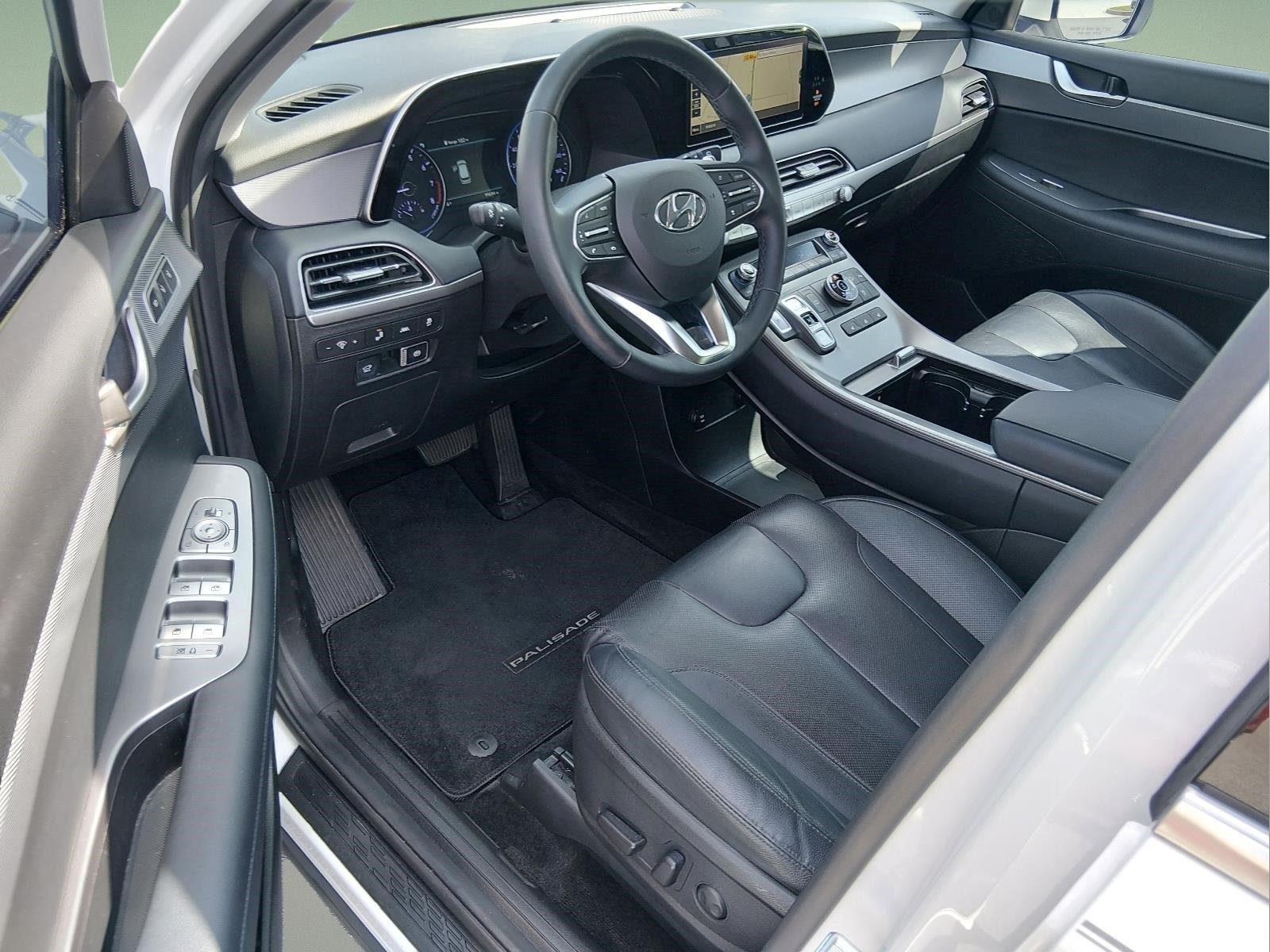 Used 2020 Hyper White Hyundai SEL image 15