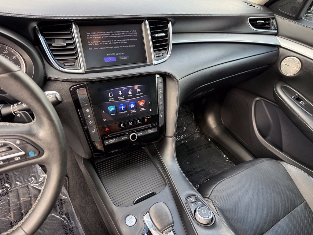 Used 2019 White INFINITI ESSENTIAL image 8
