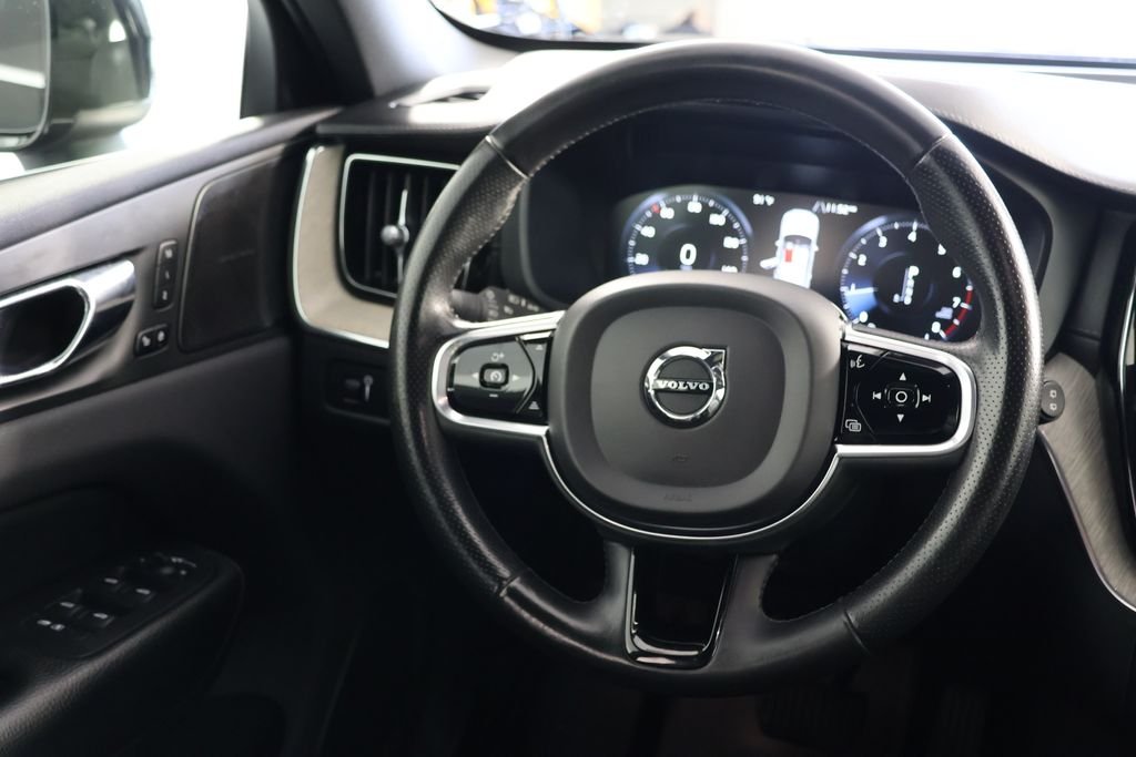 Used 2019 Black Volvo T5 Inscription image 10